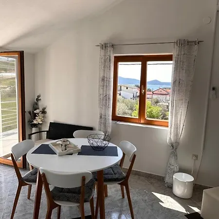 Orange&blue Apartman Sukošan